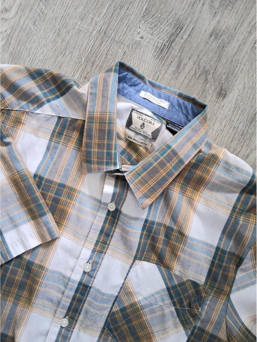Volcom Men's Small, Classic Fit, Plaid Cotton Blend short Sleeve Button Up Shirt